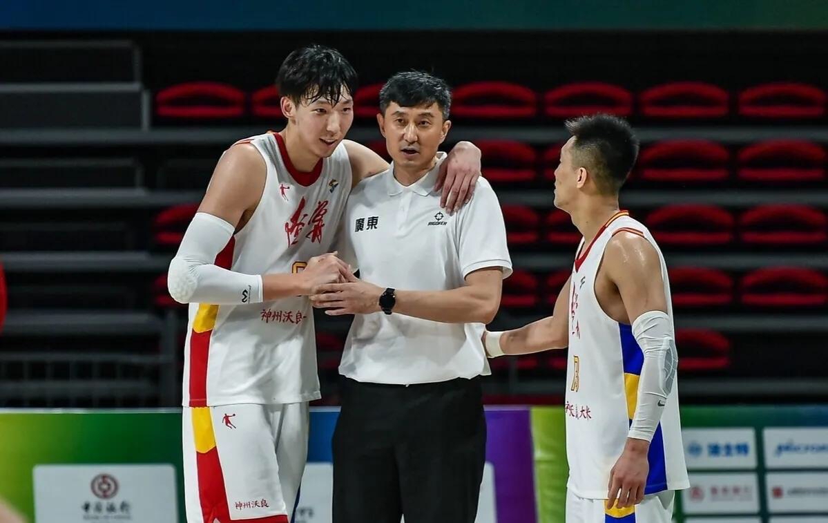 爱游戏APP服务-泰山战狼队对阵辽东朱雀队，摔跤附加赛惊险晋级，内线统治篮板——快速转换撕裂防线的简单介绍