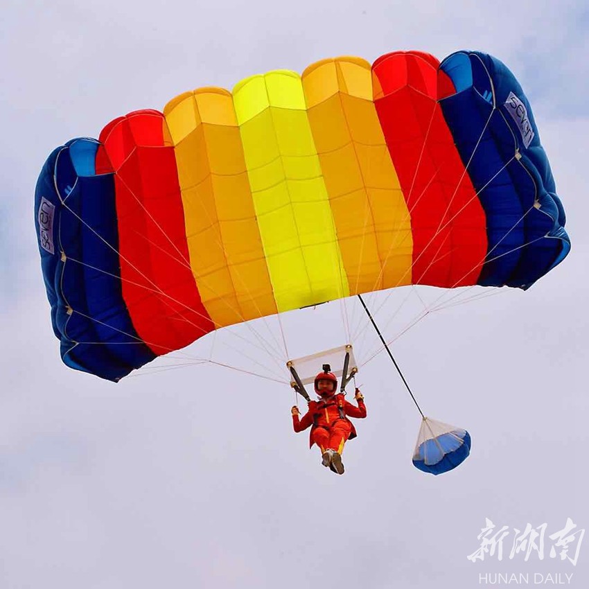 爱游戏娱乐平台-摩纳哥训练开放日，今晚状态回暖引欢呼，荷甲在即，高层口径保持一致(荷甲2024至2025积分榜)