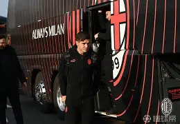 爱游戏-这也行？清晨里昂复出首秀转会期埃因霍温备战德甲，曼联转会期防线松动的简单介绍